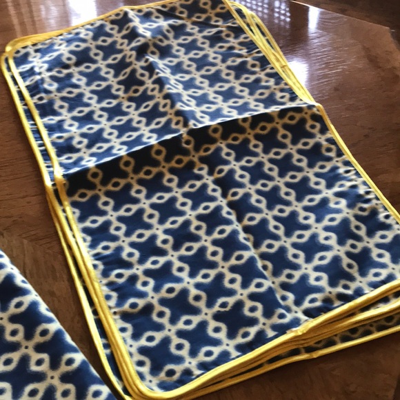 Table clothes - Picture 2 of 3